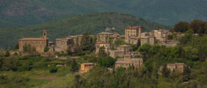L'antico borgo di Preggio. comune di Umbertide (PG), visto da Est